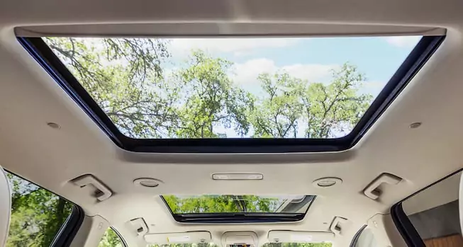 AVAILABLE MOONROOF WITH REAR FIXED SKYLIGHT